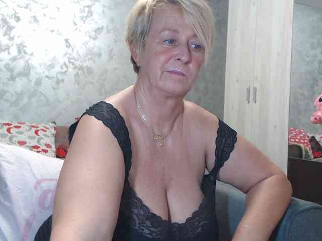 LovePinkLilli webcam