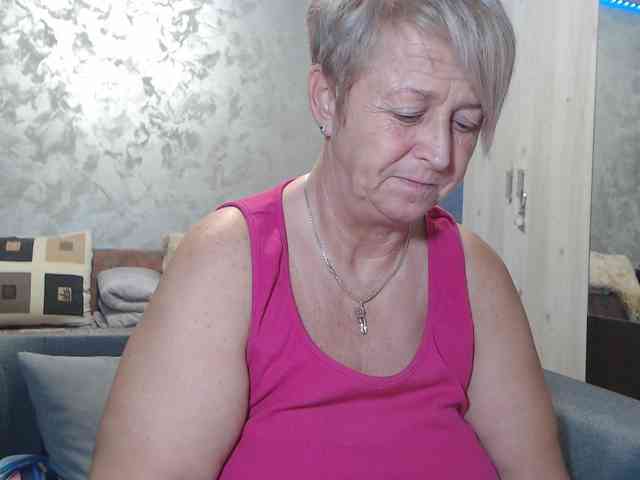 LovePinkLilli webcam