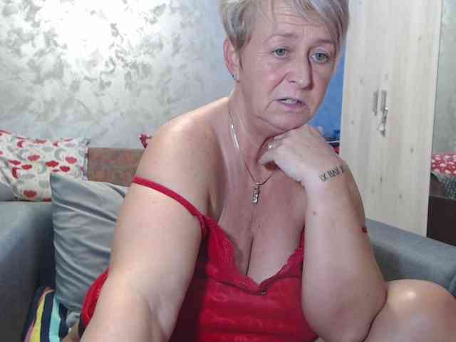 LovePinkLilli webcam