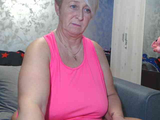 LovePinkLilli webcam