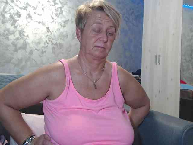 LovePinkLilli webcam