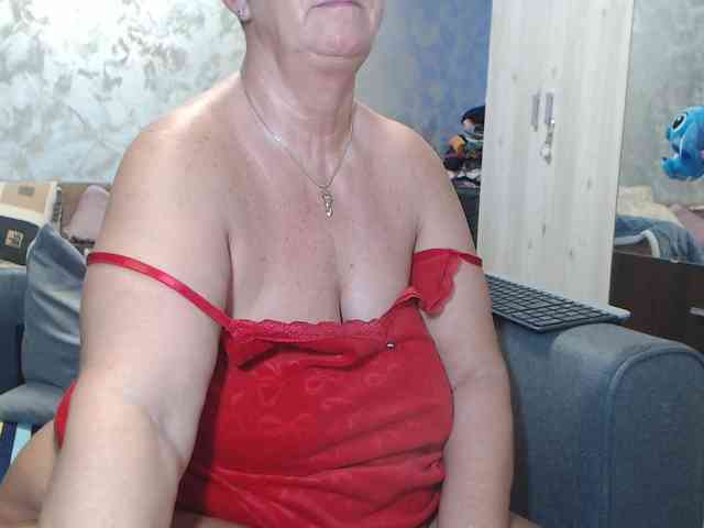 LovePinkLilli webcam