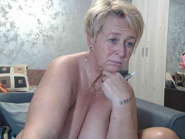 LovePinkLilli webcam