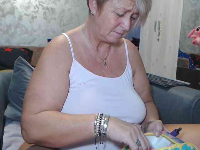 LovePinkLilli webcam