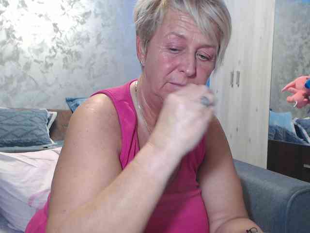 LovePinkLilli webcam