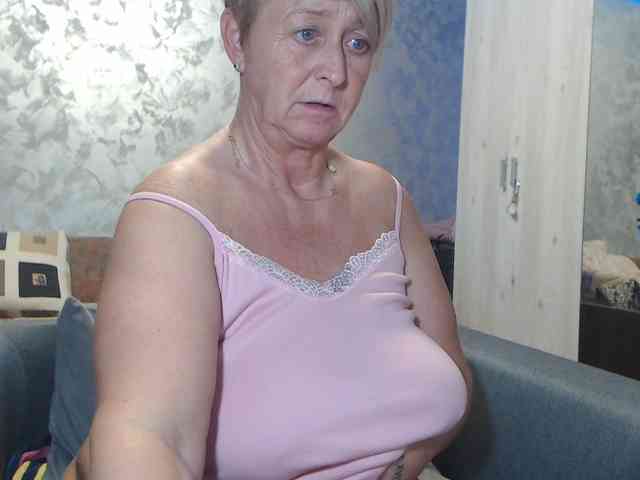 LovePinkLilli webcam