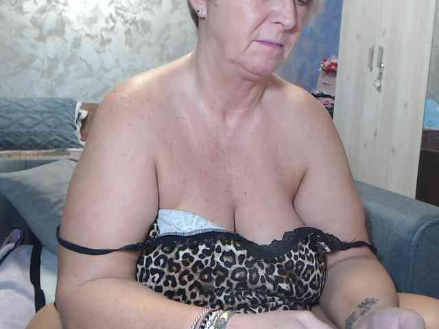 LovePinkLilli webcam