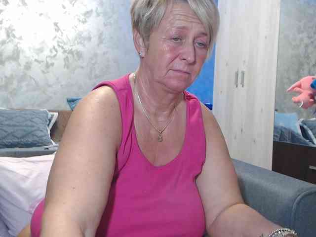 LovePinkLilli webcam