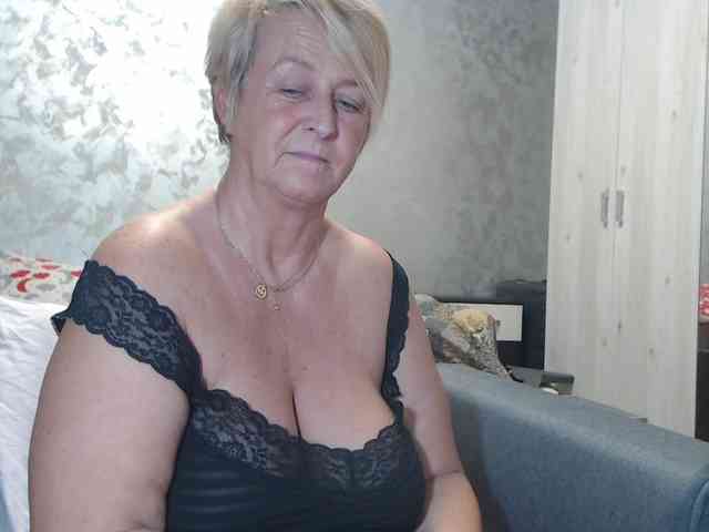 LovePinkLilli webcam