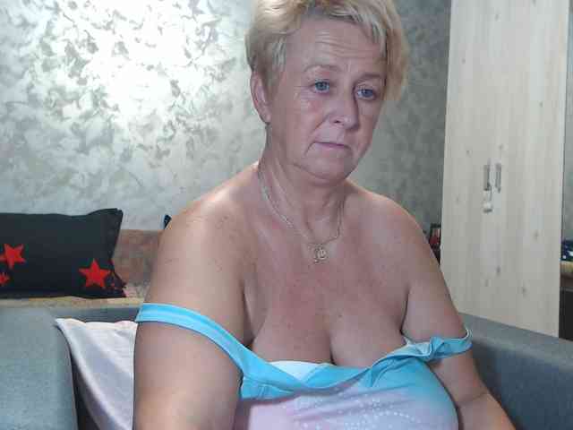 LovePinkLilli webcam