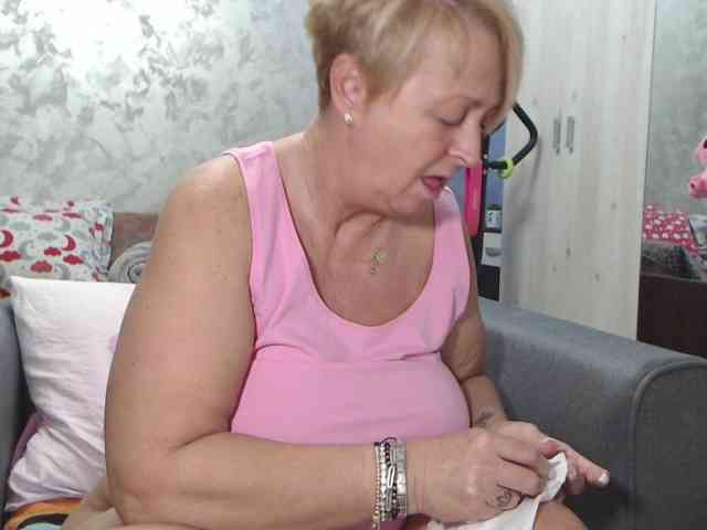 LovePinkLilli webcam