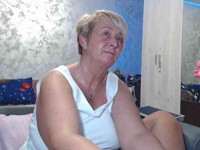 LovePinkLilli webcam