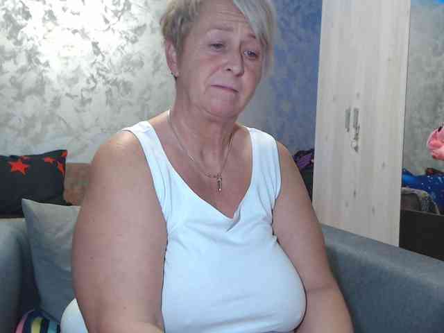 LovePinkLilli webcam