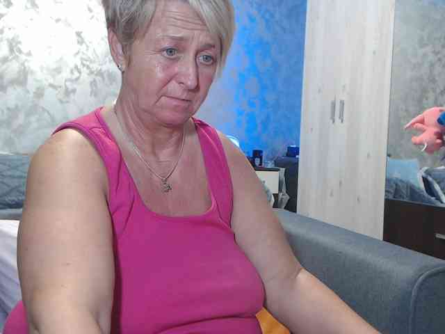 LovePinkLilli webcam