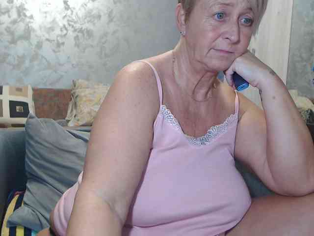 LovePinkLilli webcam