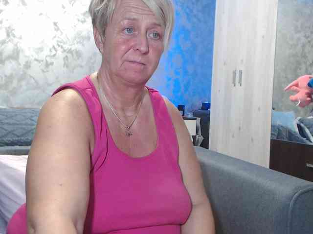 LovePinkLilli webcam