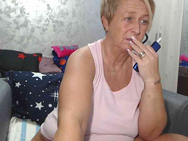 LovePinkLilli webcam