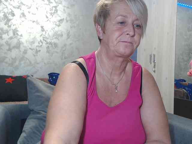 LovePinkLilli webcam