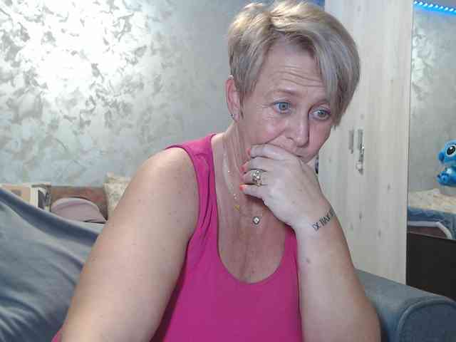 LovePinkLilli webcam