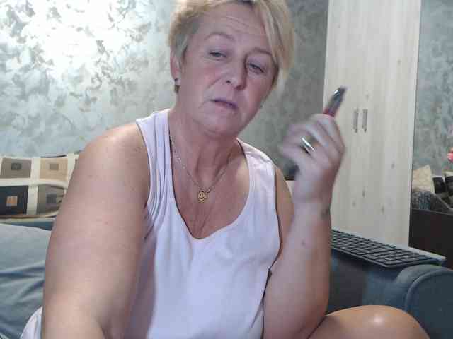 LovePinkLilli webcam