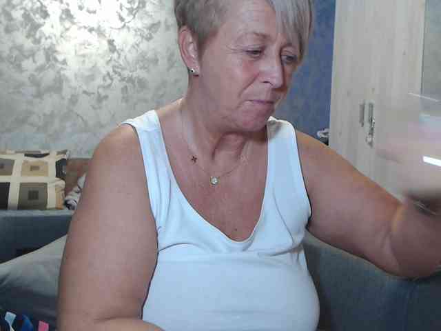 LovePinkLilli webcam