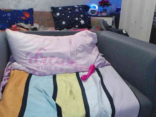 LovePinkLilli webcam