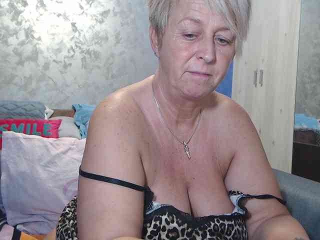 LovePinkLilli webcam