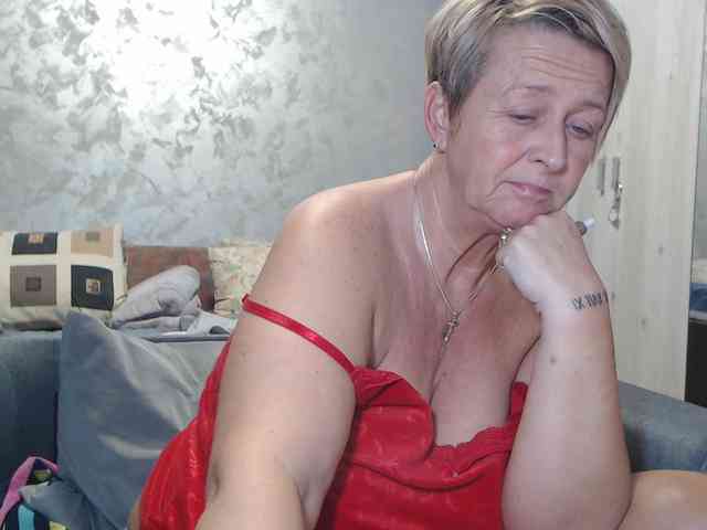 LovePinkLilli webcam