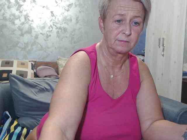 LovePinkLilli webcam