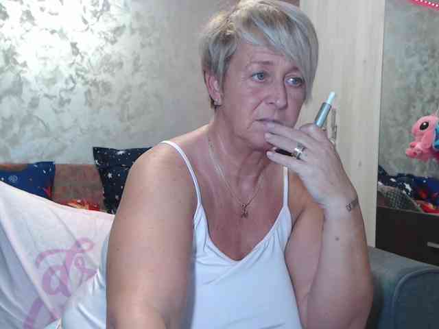 LovePinkLilli webcam