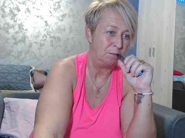 LovePinkLilli webcam