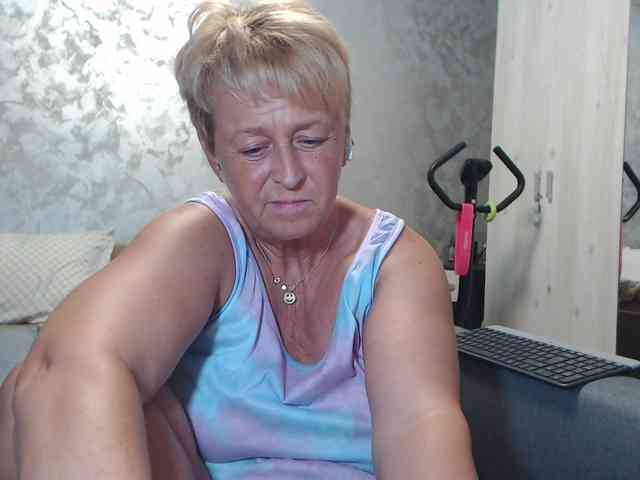 LovePinkLilli webcam