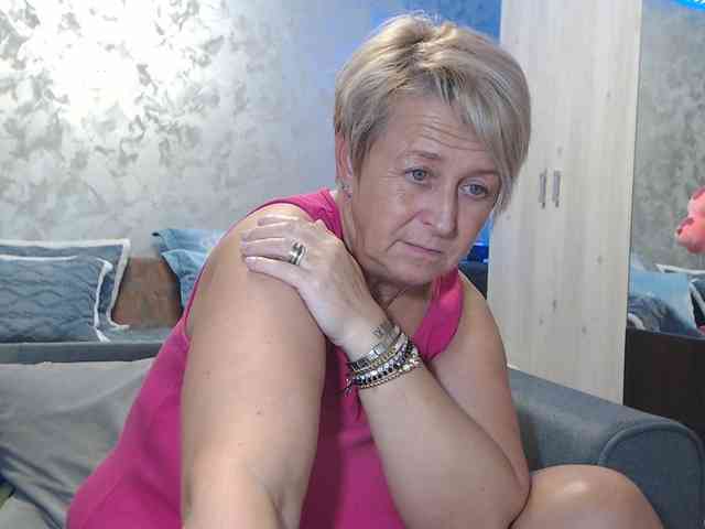 LovePinkLilli webcam