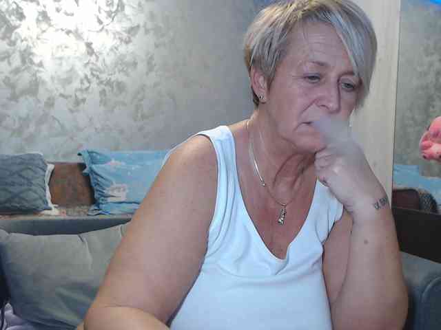 LovePinkLilli webcam