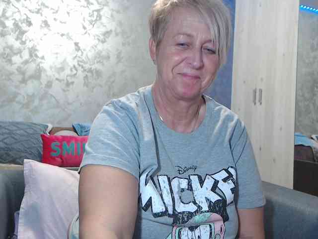 LovePinkLilli webcam