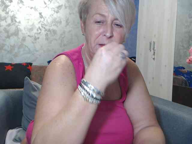 LovePinkLilli webcam