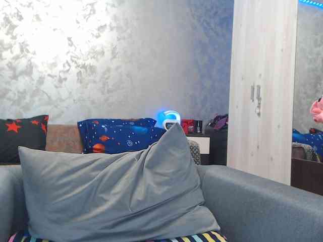 LovePinkLilli webcam