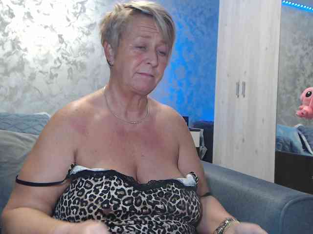 LovePinkLilli webcam