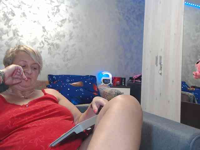 LovePinkLilli webcam