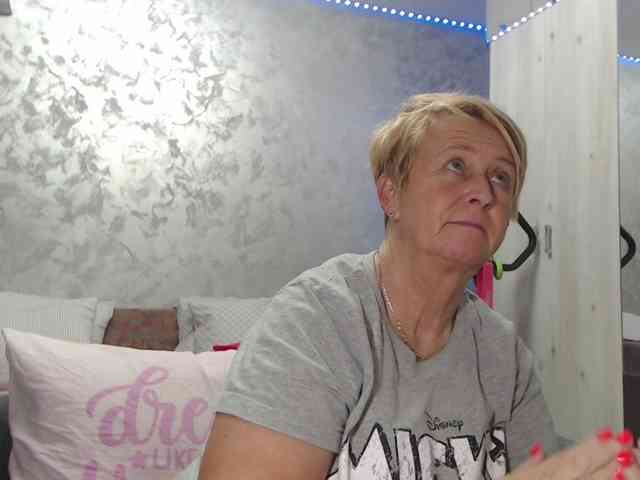 LovePinkLilli webcam