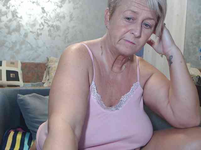 LovePinkLilli webcam