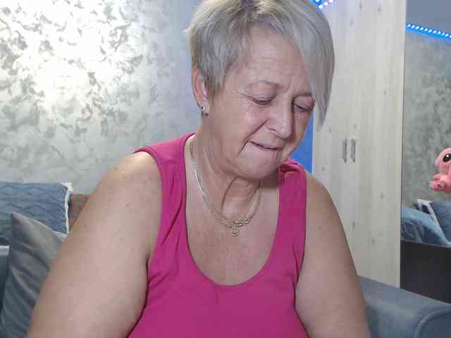 LovePinkLilli webcam