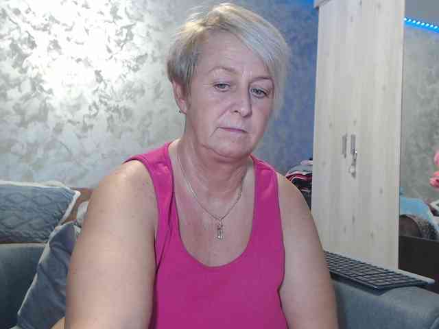 LovePinkLilli webcam