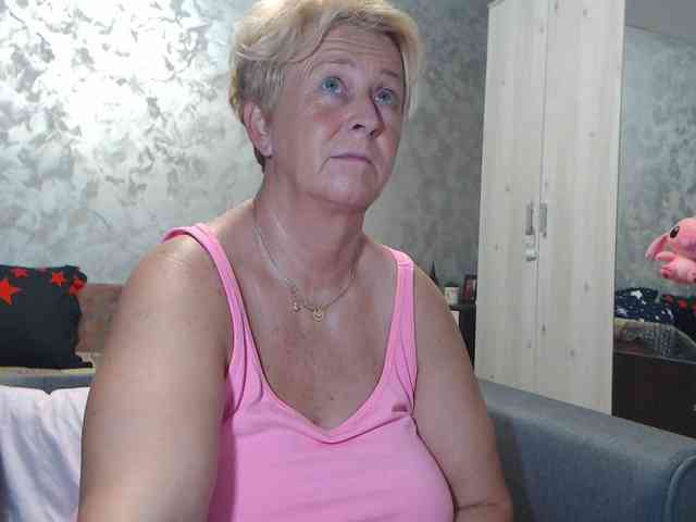LovePinkLilli webcam