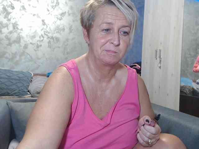 LovePinkLilli webcam