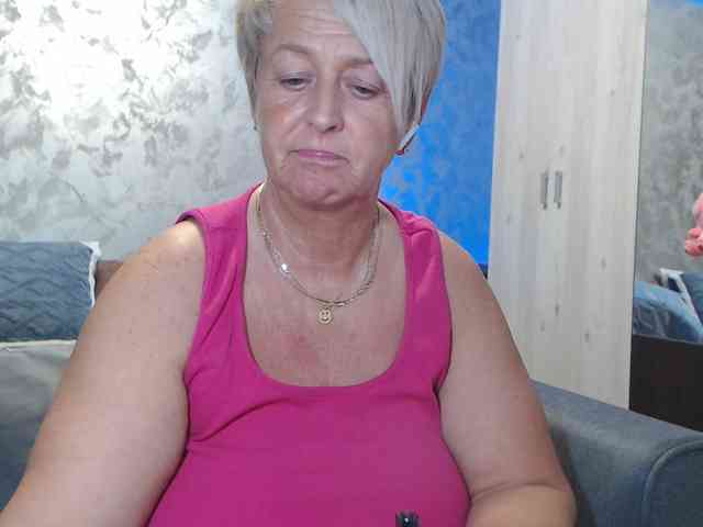 LovePinkLilli webcam