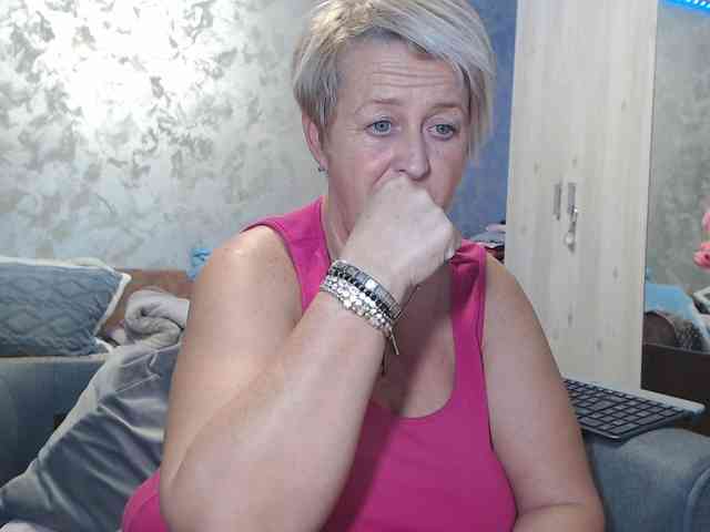 LovePinkLilli webcam