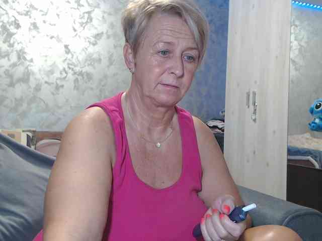 LovePinkLilli webcam