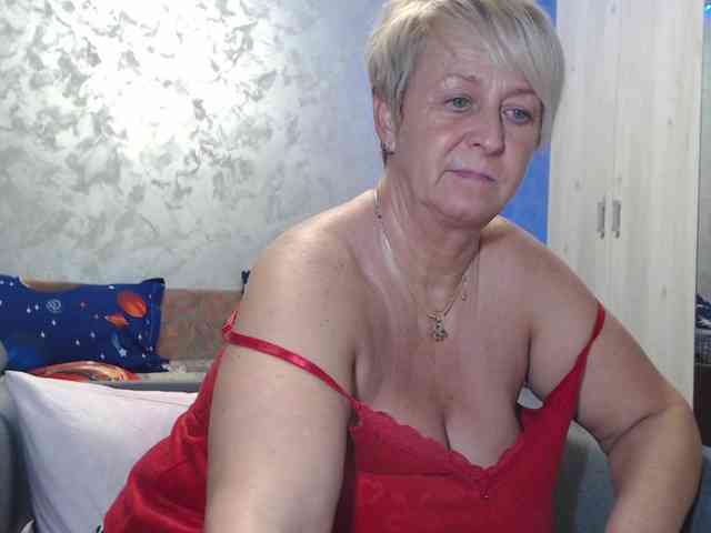 LovePinkLilli webcam