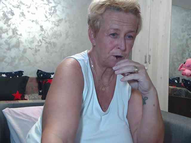 LovePinkLilli webcam